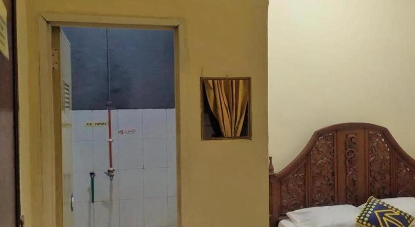 Sawojajar Inn Malang Exterior photo